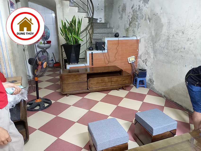 bàn giao kệ tivi chan rút5