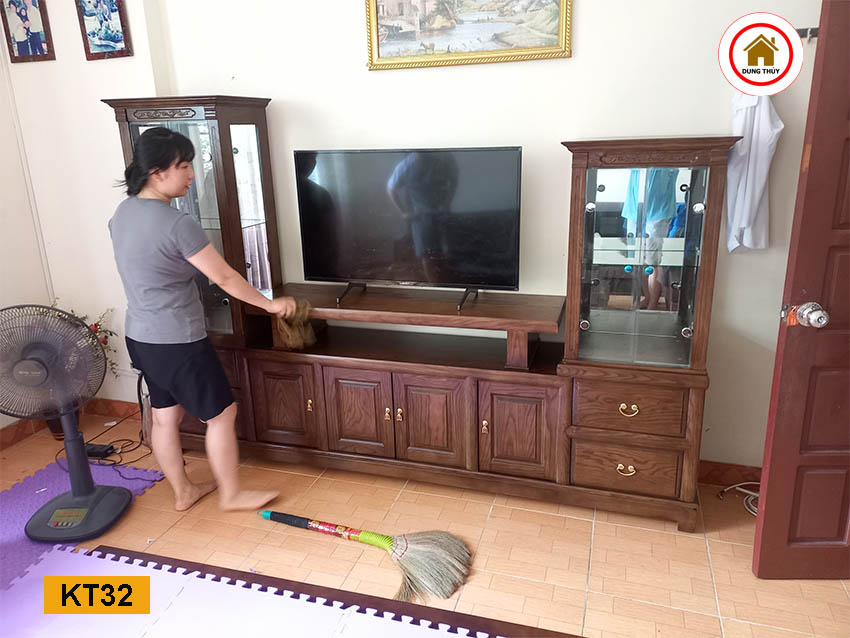 Kệ tivi kèm kính gỗ sồi Nga KT32