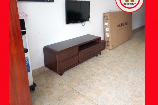 Kệ tivi chân rút 4 ngăn kéo gỗ sồi Nga KT10