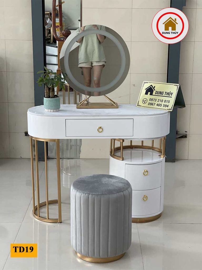 mẫu bàn trang điểm gỗ cho phòng cưới đẹp