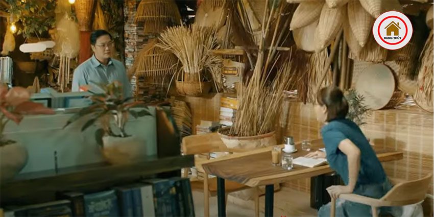 bàn ghế quán cafe phim Mặt nạ gương