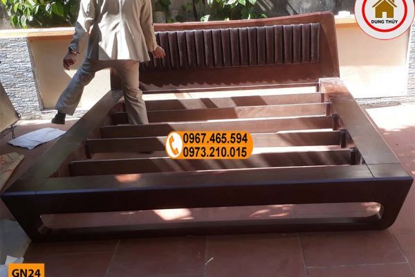 giường ngủ chân quỳ gỗ sồi Nga GN24