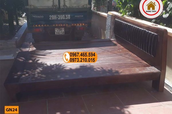giường ngủ chân quỳ gỗ sồi Nga GN24