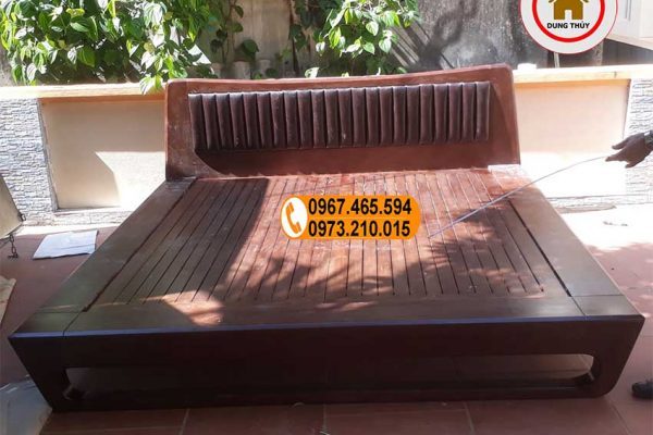 giường ngủ chân quỳ gỗ sồi Nga GN24