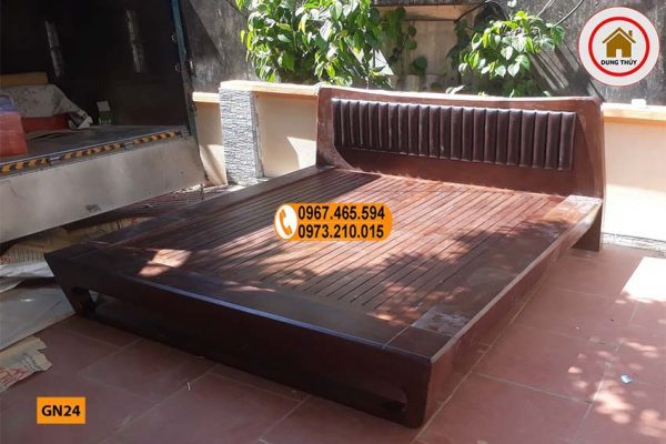 giường ngủ chân quỳ gỗ sồi Nga GN24