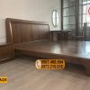 Giường ngủ chân quỳ gỗ óc chó GN25