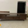 Kệ tivi chân oải 4 ngăn kéo gỗ óc chó KT27