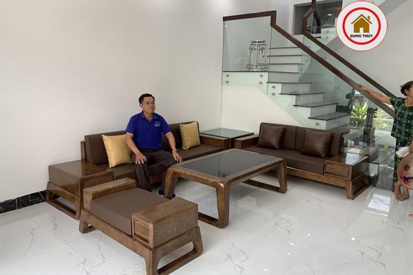 bàn giao sofa 2 văng nhà chị Hà Trang
