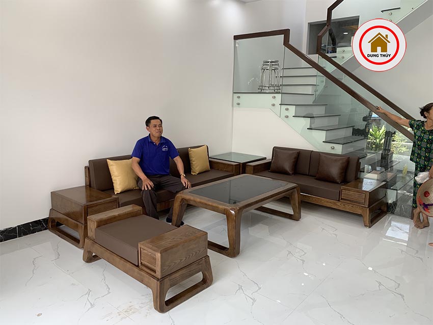 bàn giao sofa 2 văng nhà chị Hà Trang
