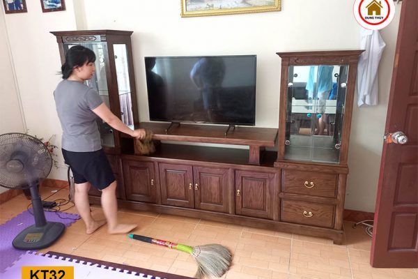 Kệ tivi kèm kính gỗ sồi Nga KT32